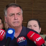 Bolsonaro teve crise, caiu e bateu a cabeça durante a madrugada, diz Michelle