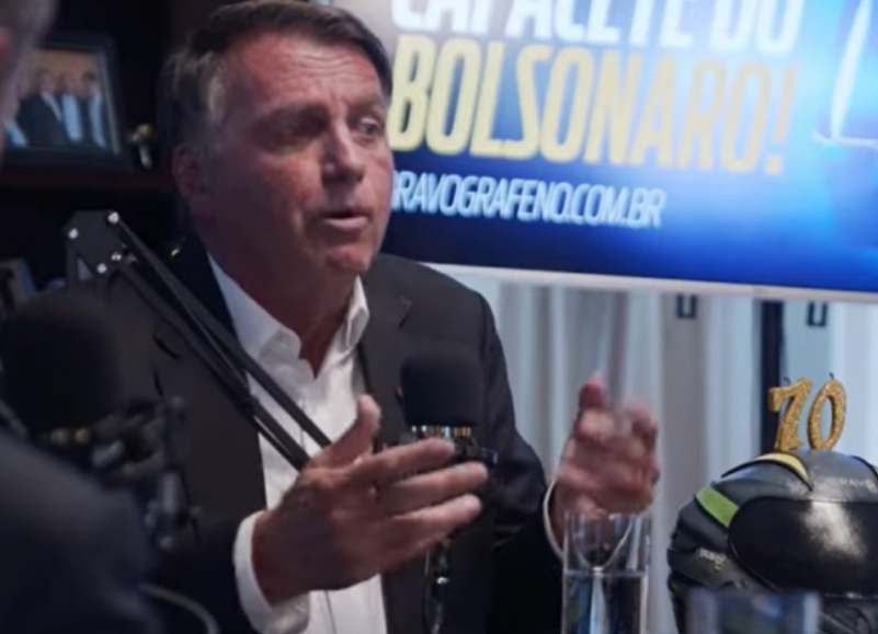 Às vésperas de julgamento no STF, Bolsonaro comemora aniversário em transmissão ao vivo