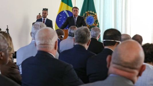 Bolsonaro atacou sistema eleitoral em reunião com embaixadores no Alvorada e que teve transmissão da TV Brasil