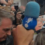 Tumulto com Bolsonaro na Câmara teve Nikolas Ferreira ferido e mesa quebrada