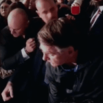 Ida de Bolsonaro à Câmara dos Deputados termina em tumulto; veja imagens