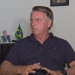 Defesa de Bolsonaro diz que colocar policiais na casa do ex-presidente é 'constrangedor'