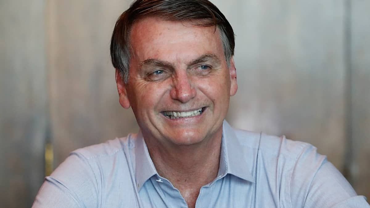 Bolsonaro pede desculpas por 'fake news' envolvendo vacina contra covid-19 e grafeno