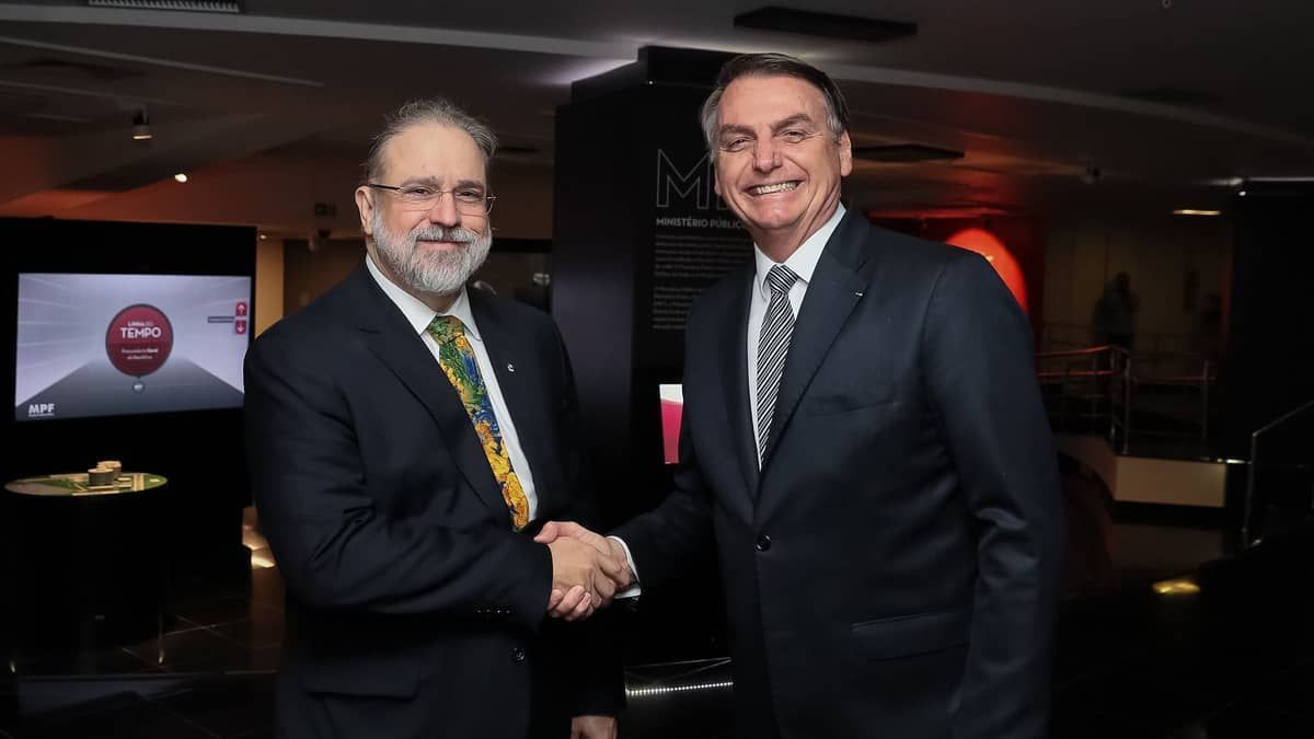 Bolsonaro deve voltar a ser investigado sobre pandemia após troca na PGR