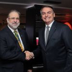 Bolsonaro deve voltar a ser investigado sobre pandemia após troca na PGR