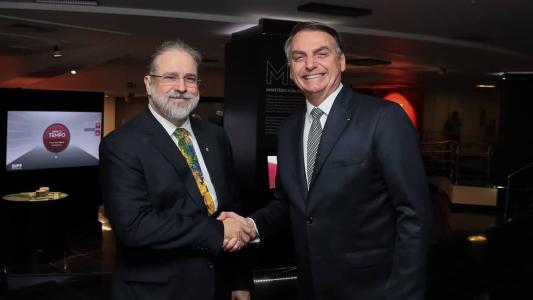 Bolsonaro deve voltar a ser investigado sobre pandemia após troca na PGR.
