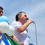Bolsonaro fala em 'perseguição' à direita durante ato na Praça da Liberdade