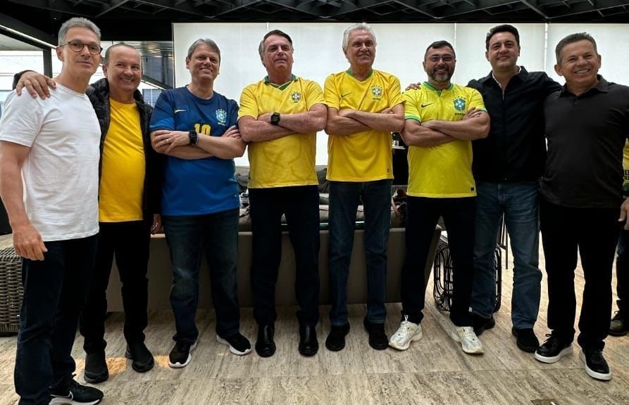Filhos de Bolsonaro detonam governadores que buscam apoio do pai: ‘agem como ratos’