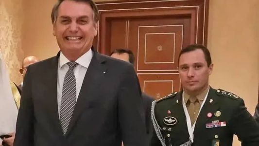 Bolsonaro e Mauro Cid são dois dos 15 alvos da operação Venire, deflagrada pela Polícia Federal nesta quarta (3)