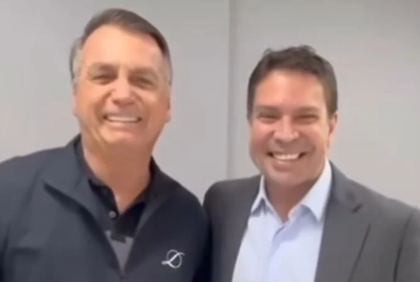 Bolsonaro aparece em vídeo com Ramagem após divulgação de áudio sobre Flávio