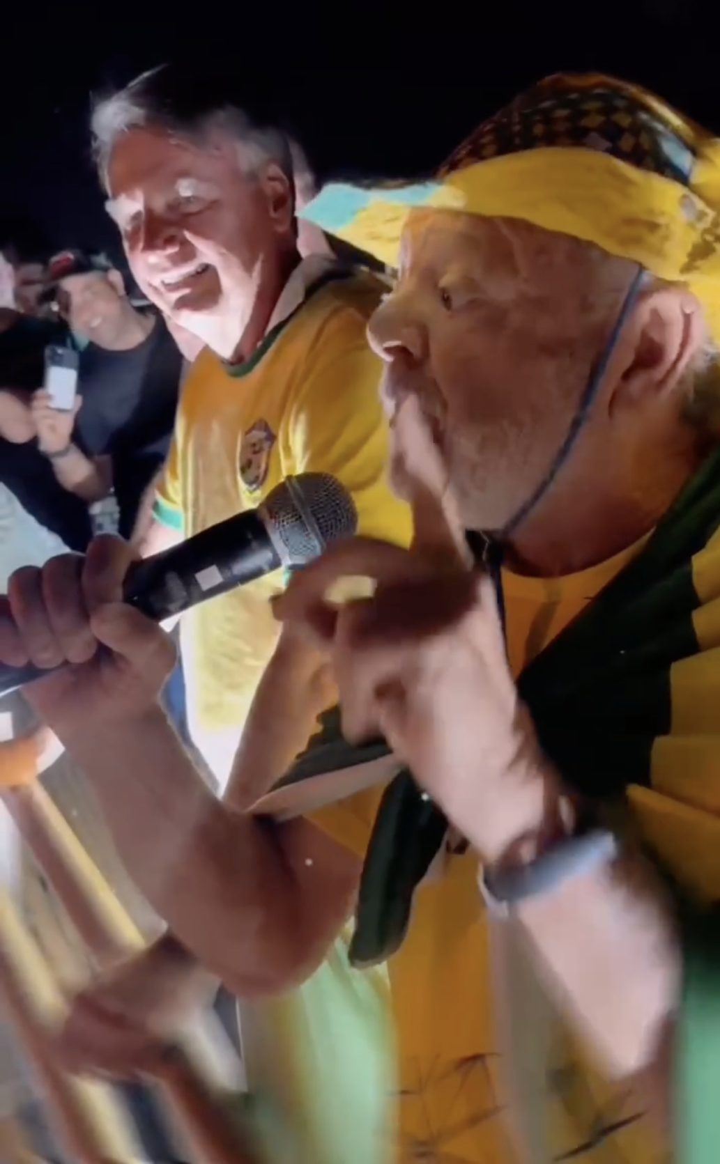 Ao som de “Evidências”, Bolsonaro posta vídeo de carreata com sósia de Lula em Jaboticabal