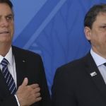 Bolsonaro comenta relação com Tarcísio após apoio à Reforma Tributária: ‘Não tá tudo certo’