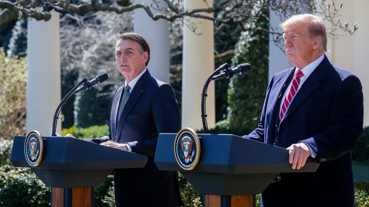 Bolsonaro já teria recebido convite para posse de Trump, mas não deve pedir liberação ao STF