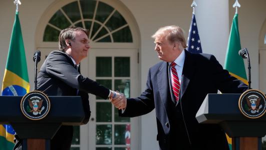 O ex-presidente Jair Bolsonaro (esq.) e o presidente dos Estados Unidos, Donald Trump (dir.), em 2019