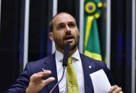Podcast Notícias do Dia: Alexandre de Moraes determina prisão de Eduardo Bolsonaro
