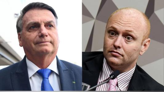 Bolsonaro entra com queixa-crime por calúnia contra hacker Walter Delgatti Neto.