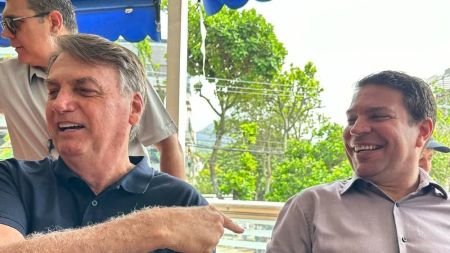 Bolsonaro esteve ao lado de Ramagem neste sábado (25)