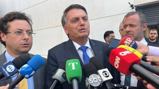 Bolsonaro falou a jornalistas após deixar a sede da PF onde depôs sobre o caso Marcos do Val