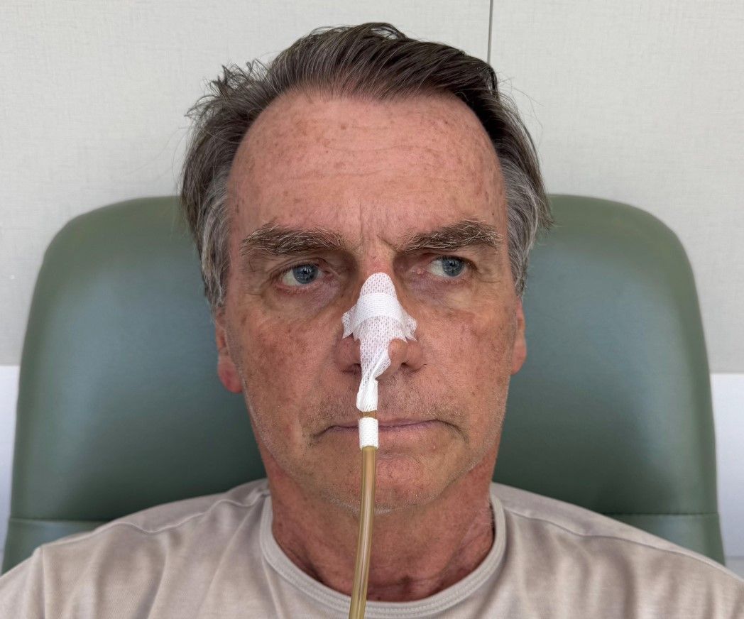 Bolsonaro inicia reabilitação após cirurgia e segue internado em Brasília