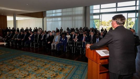 Bolsonaro organizou reunião com embaixadores para atacar sistema eleitoral brasileiro