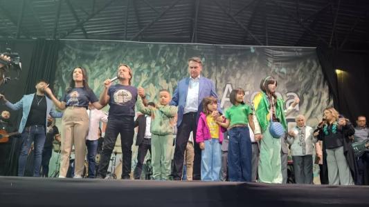 Bolsonaro participou do evento ao lado do deputado federal Eros Biondini (PL) e da deputada estadual Chiara Biondini (PP)