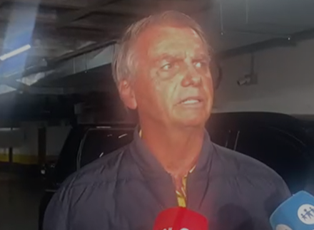 Bolsonaro diz que Moraes quer humilhá-lo com tornozeleira: 'Sábado e domingo enfiado dentro de casa'