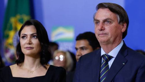 Bolsonaro queria nova lei com anistia para venda de presentes, dizem fontes.