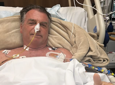 Bolsonaro faz fisioterapia motora e respiratória e segue sem previsão de alta