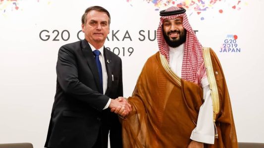 Bolsonaro se reúne com príncipe herdeiro saudita em 2019, em Osaka, no Japão