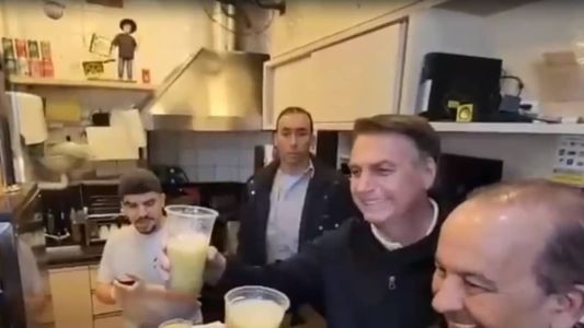 Bolsonaro tomou caldo de cana ao lado de Jorginho Mello