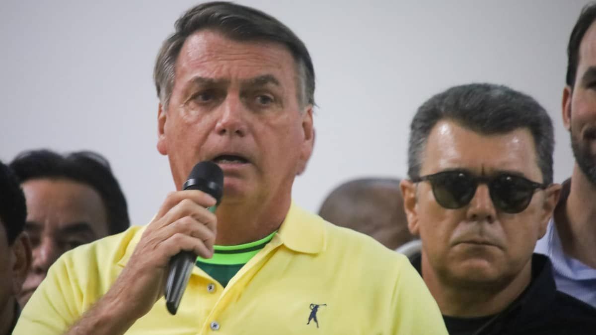 Bolsonaro vai depor só sobre joias, e oitiva sobre fake news é adiada