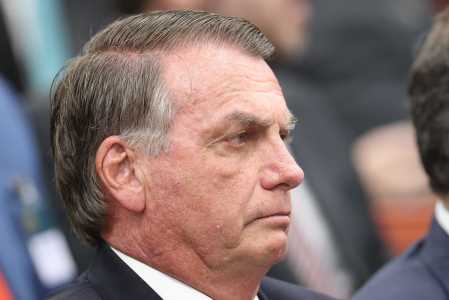 Bolsonaro apresentou distensão abdominal e passará por exames, diz boletim | CNN Brasil