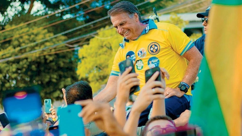 Bolsonaro diz estar 'estável' após cirurgia e promete: 'Voltaremos'