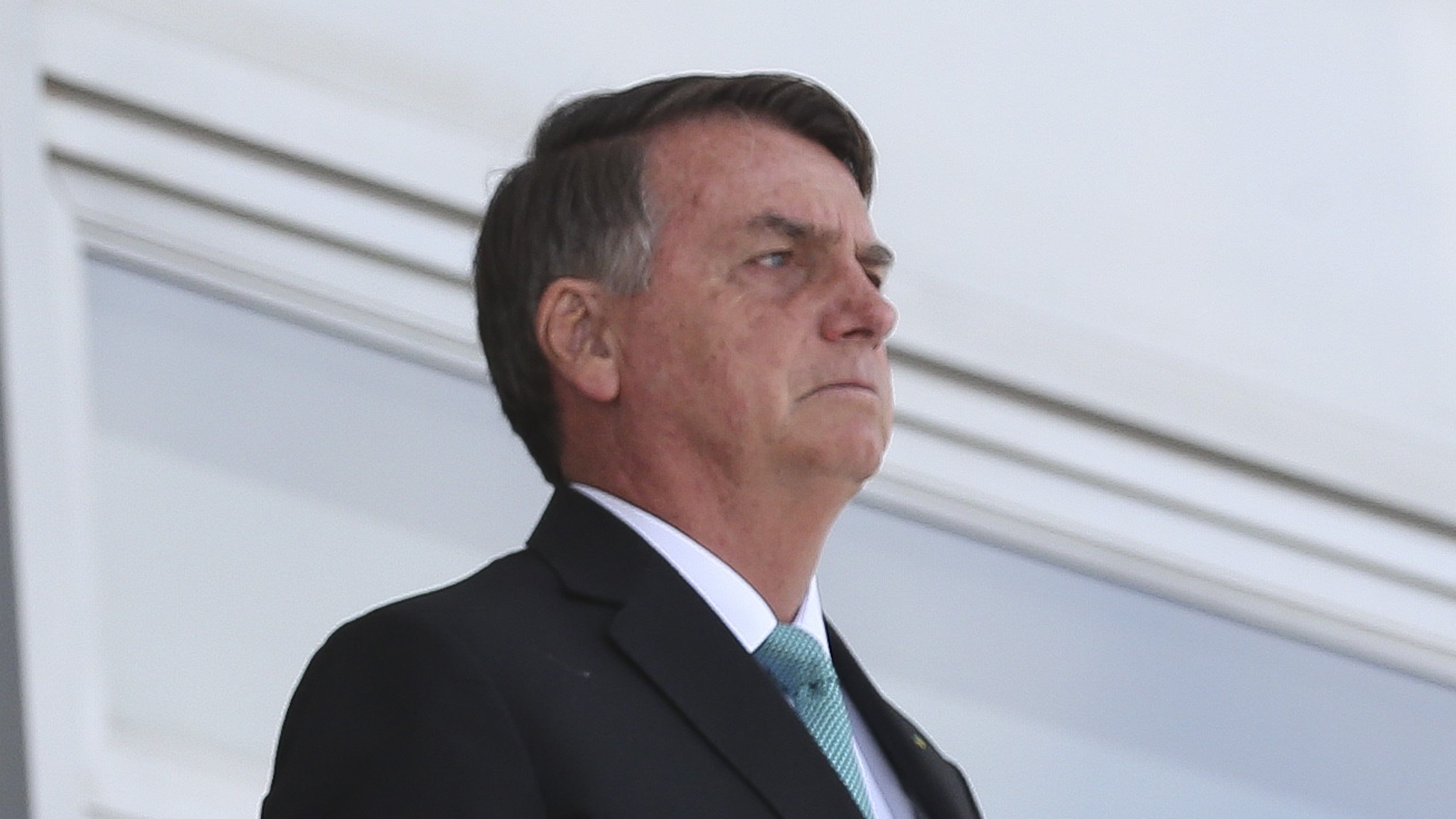 Bolsonaro recebeu atendimento médico por 144 vezes em 39 dias, diz relatório