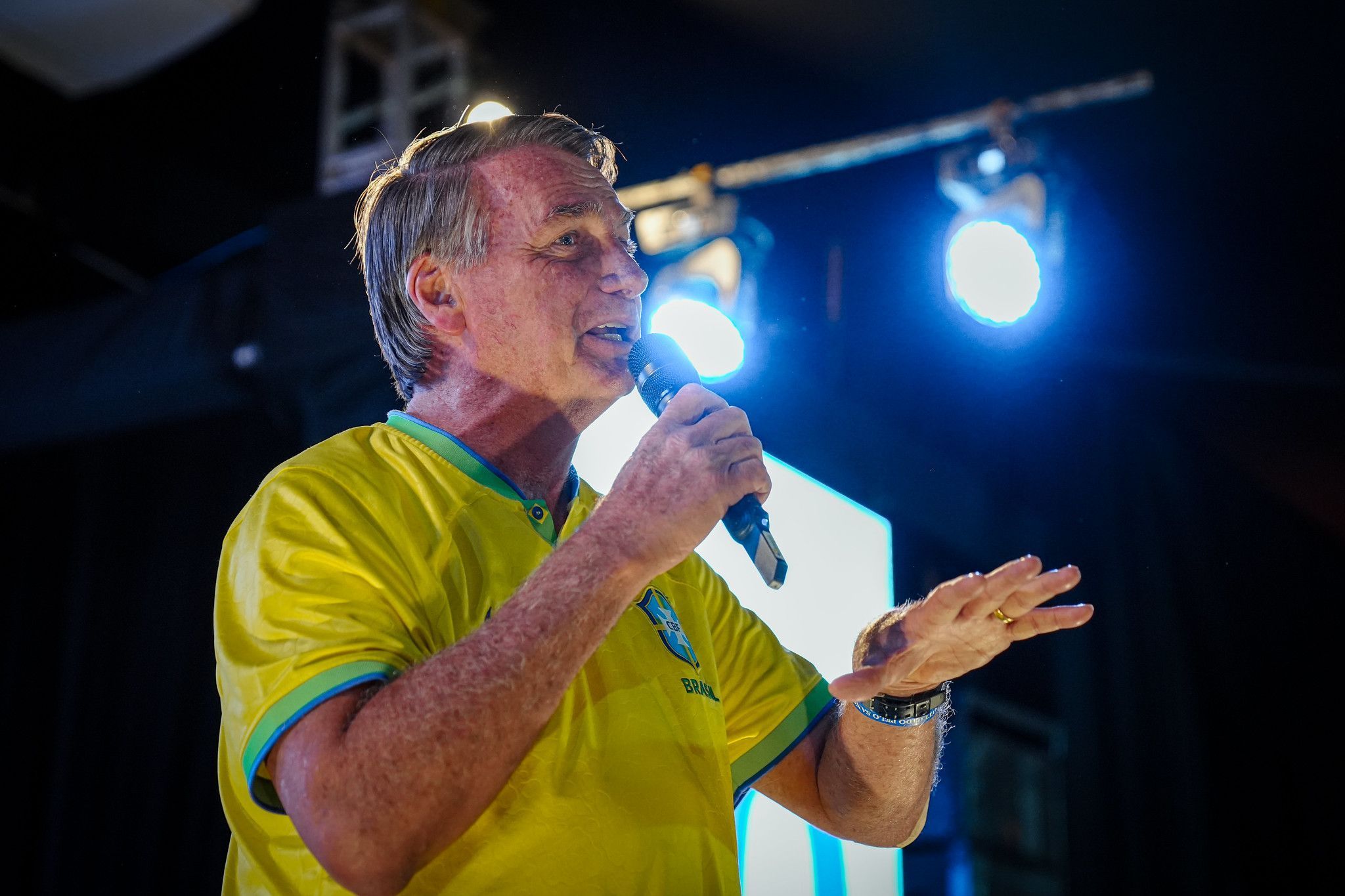 Bolsonaro na Papudinha: oposição pede prisão domiciliar, e base de Lula comemora
