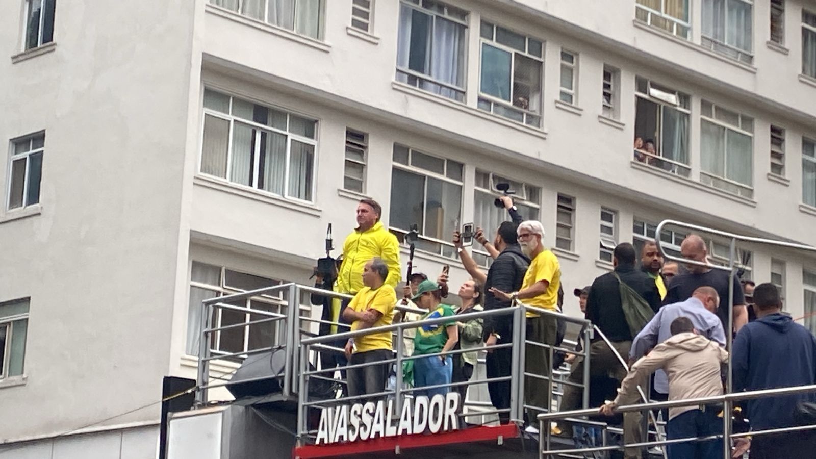 Vídeo: Bolsonaro chega para manifestação pró-anistia em São Paulo