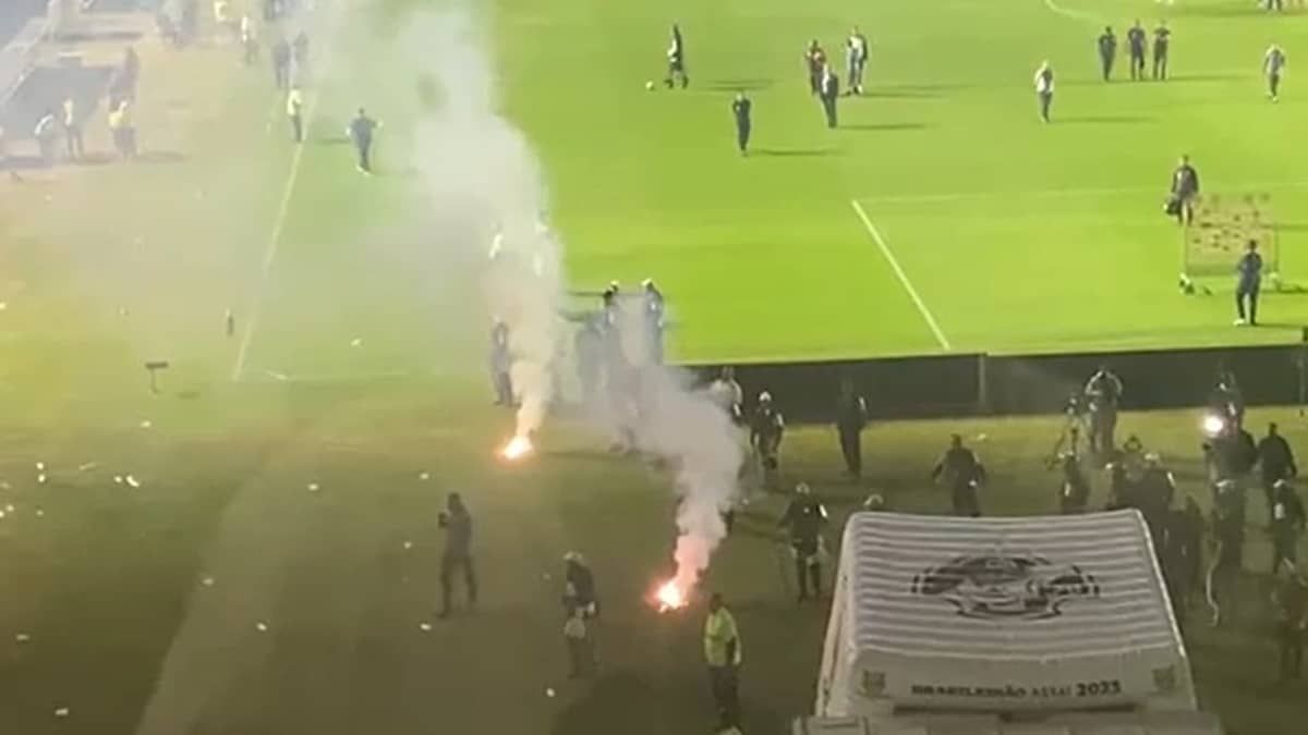 Bombas, tiros e invasão ao camarote: derrota do Vasco gera ira em São Januário