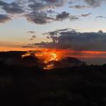 Fogo em vegetação da Serra da Calçada, na Grande BH, mobiliza bombeiros