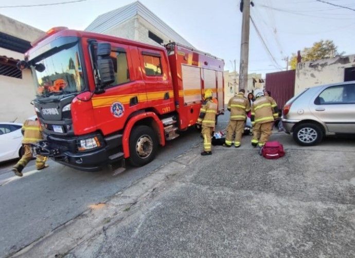 Vela acesa pode ter causado incêndio que deixou dois feridos em Ibirité (MG)