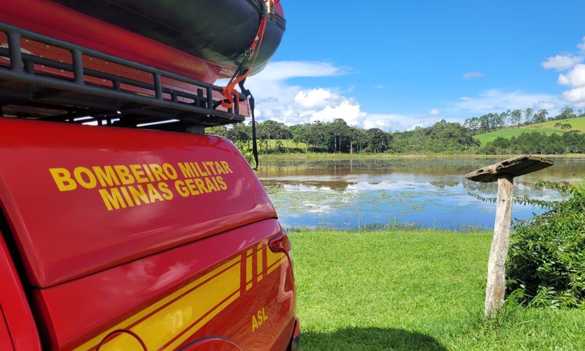 Bombeiros resgatam corpo de idoso que se afogou em represa no Campo das Vertentes