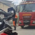 Bombeiros combatem incêndio no bairro Ideal, em Ipatinga