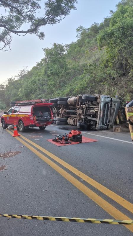 Acidente ocorreu na tarde de sexta-feira (27) sendo necessário interditar a pista para o Corpo de Bombeiros, a Polícia Civil e Perícia realizarem diligências