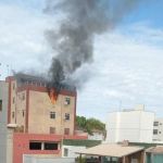 Vela teria sido a causa de incêndio em apartamento no Caiçara