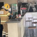 Corpo de Bombeiros combate incêndio em bar no bairro Cidade Nobre, em Ipatinga