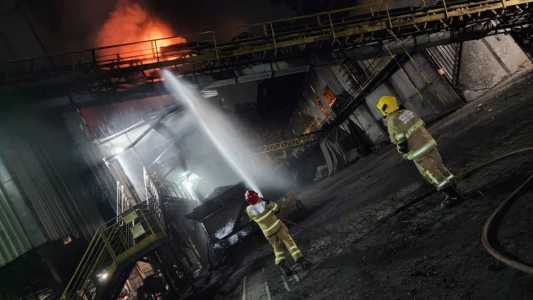 Bombeiros combateram incêndio em correia de transporte de minério