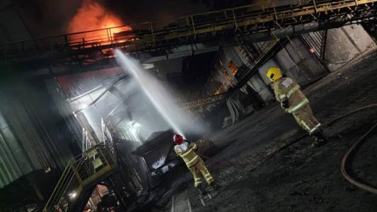 Bombeiros combateram incêndio em correia de transporte de minério