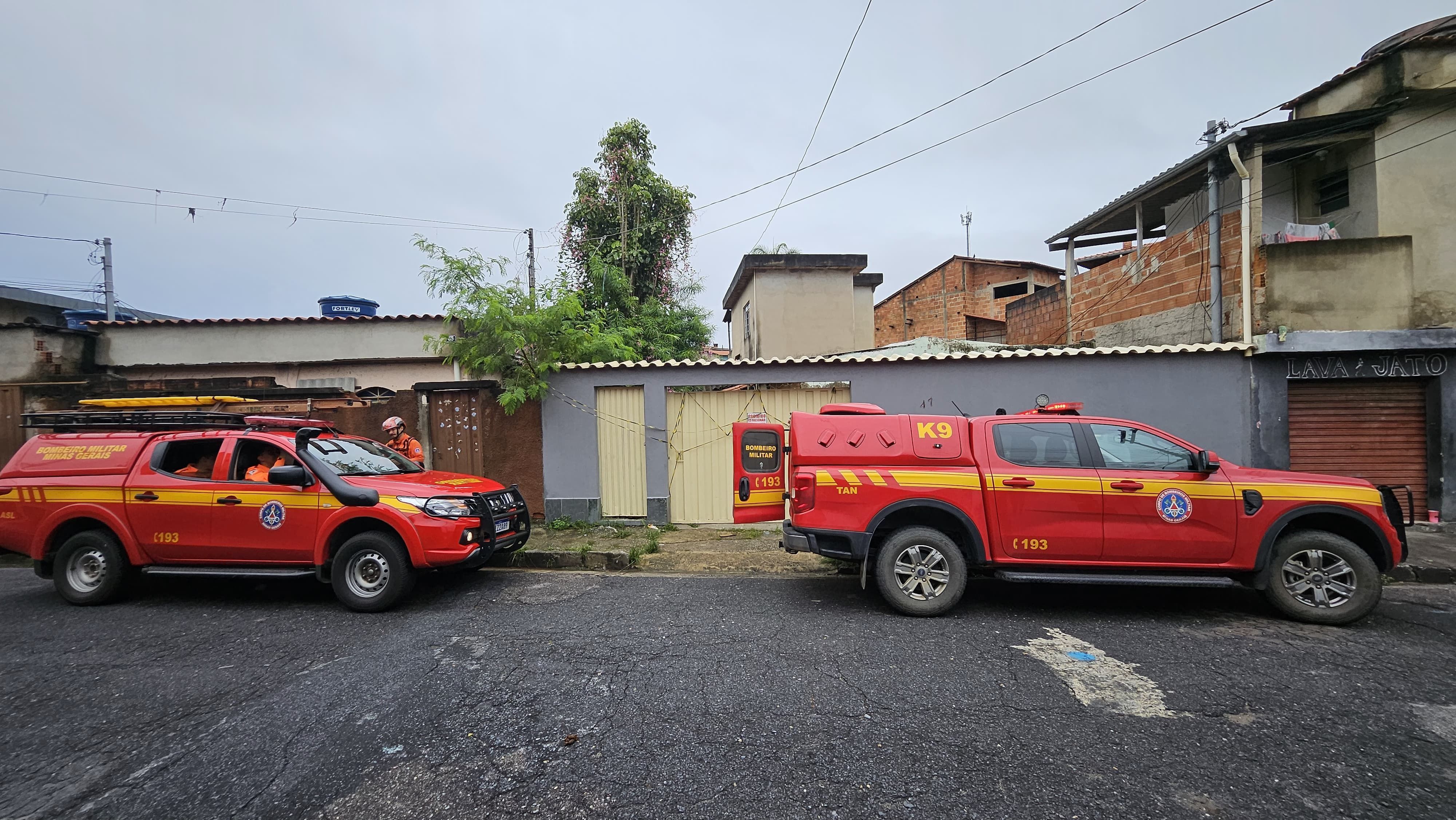 Bombeiros suspendem buscas por vítima de desabamento de casa em BH