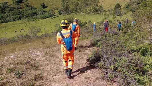 Bombeiros encontraram o homem em penhasco na região