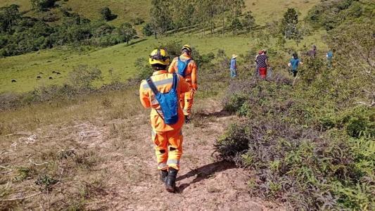 Bombeiros encontraram o homem em penhasco na região