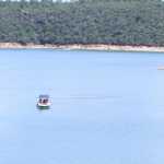 Bombeiros buscam por homem que fazia passeio de caiaque no Lago de Furnas, no Sul de Minas